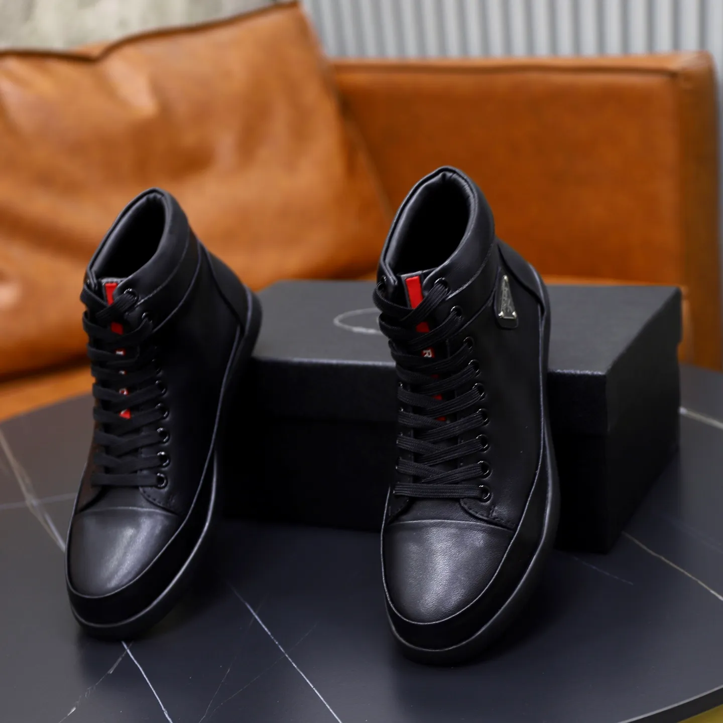 Ex-factory price: 480💰🙅‍♂️🙅‍♂️🙅‍♂️ Brand: PRADA Standard code: 38-44 (45 customized) Grade: Same as the official website Material: Original high-end leather splicing surface Comfortable and breathable sheepskin lining Lightweight, soft and wear-resistant outsole Style category: Men's fashion casual shoes Sports shoes Distinguished luxury brand elements Top luxury Color: actual picture color
